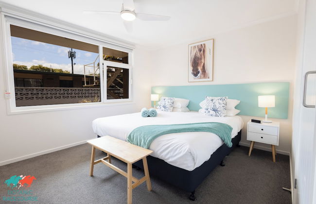 Botanic Racecourse Apartments - Photo 3