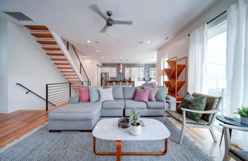 Luxe Townhome Rooftop Hot Tub Parking - Photo 1