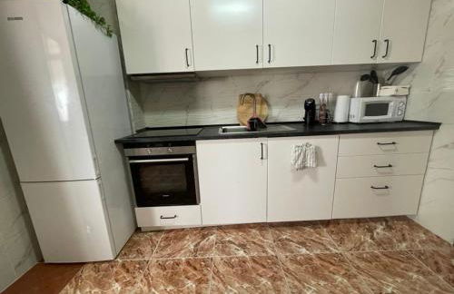 Piso Grande Amplio para grandes grupos 4 Dormitorios 2 baños,Asc 4AC y WIFI - Photo 9