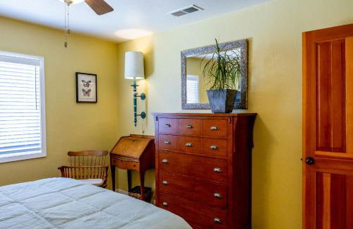 Seaside Garden Escape, A Stroll to the Beach! - Foto 54