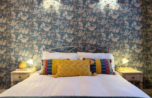 Historic Hampshire Cottage with Private Putting Green - Photo 36