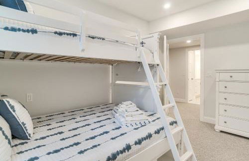 2 Mi to Public Beach! Cape Cod Gem with Fire Pit - Foto 26