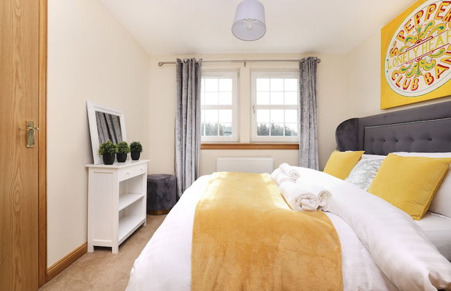 JOIVY Greenknowes Lodge With Hot Tub And Wood Burning Stove - Foto 12