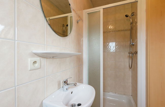 Spacious Retreat by Lake - Photo 22