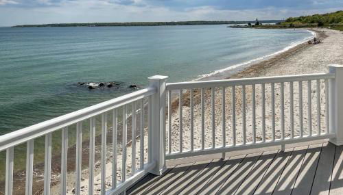 Sunny Beach House Getaway - Steps From Water! - Foto 2