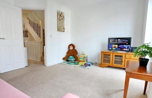 3Bed Manchester Home · Parking · Near AO Arena - Pass the Keys - Photo 8