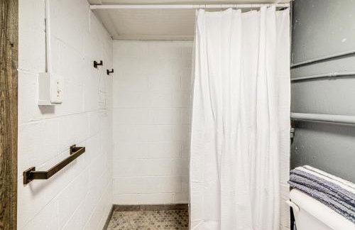 Dry Ridge Farmhouse with Hot Tub and Game Room! - Foto 20