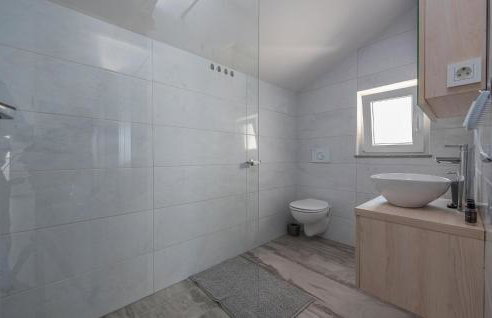 Beautiful Apartment In Prizna With Wifi - Photo 26