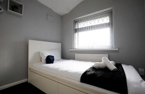 Spacious 3BR by Avalora Shortlets & Serviced Accommodations Queensway with big garden, Near train station - Foto 73