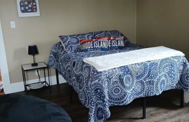 Cozy Urban Retreat - Photo 6