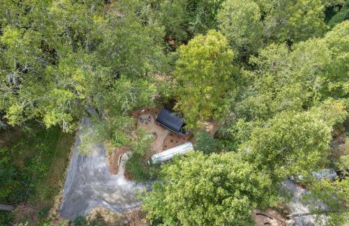 Airstream w Bathtub, River, & Hot Tub - Foto 33