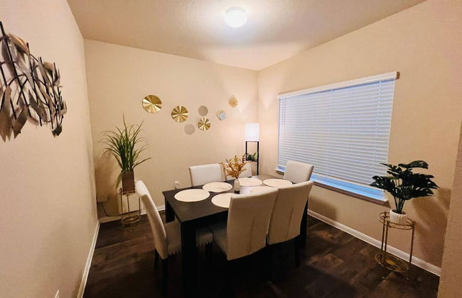 Spacious 4BR Home w Game Room Office Backyard - Foto 18