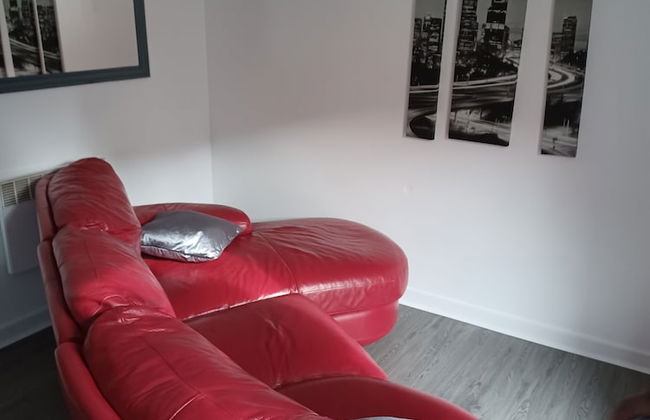 Remarkable 2-bed Apartment in Wolverhampton - Photo 10