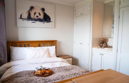 Dog-Friendly Country Home, Woodburner, Private Fields & Hot Tub! - Photo 8