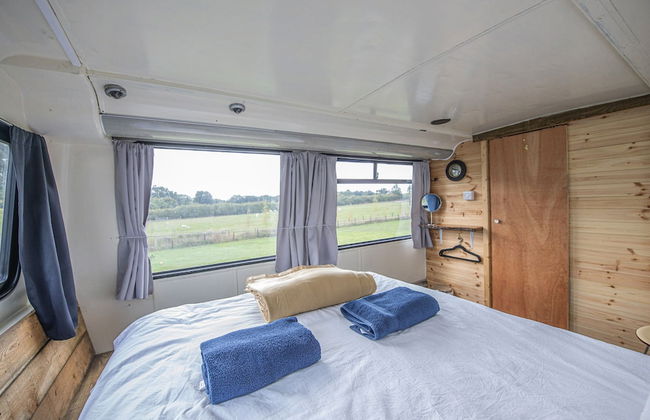 Double Decker Bus on an Alpaca Farm Sleeps 8 - Foto 31