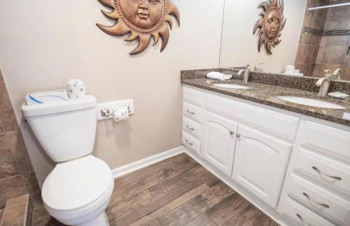 Oceanfront Escape with Private Porch 1st Floor - Foto 5