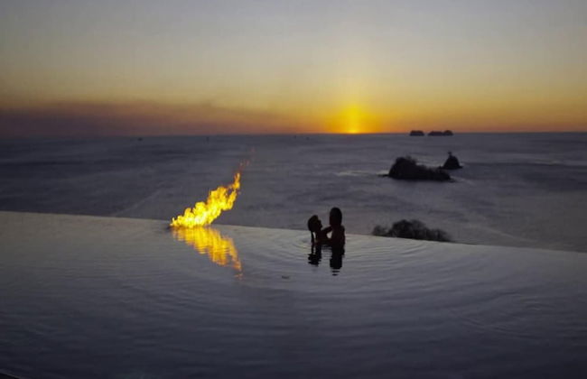 Impressively designed and decorated 3rd-floor space overlooking pool in Coco - Photo 24