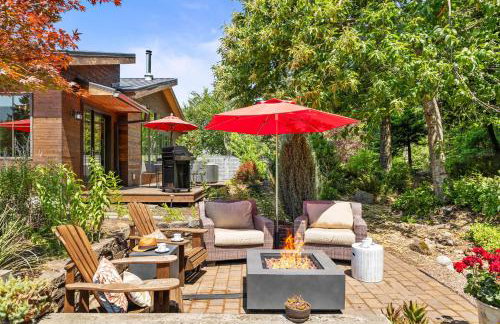 Mountain-View Retreat with Hot Tub & Waterfalls - Foto 10