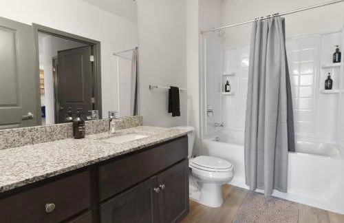 3BR King Bed Balcony North Raleigh - Foto 13