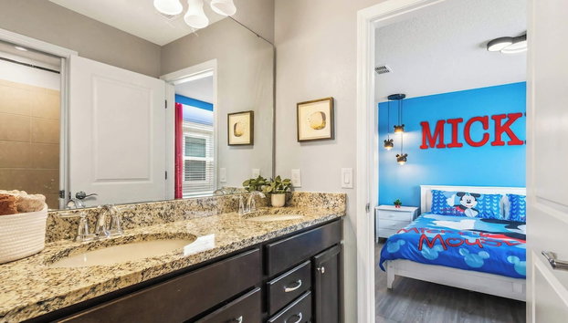 Luxury 28 Guest Home w Games, Cinema and More! - Foto 4, Habitación