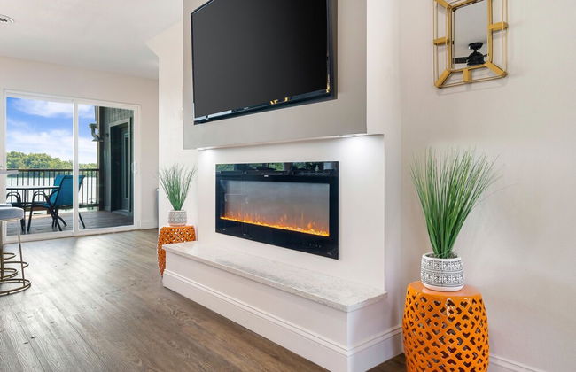 Luxury Lakehouse - Photo 31