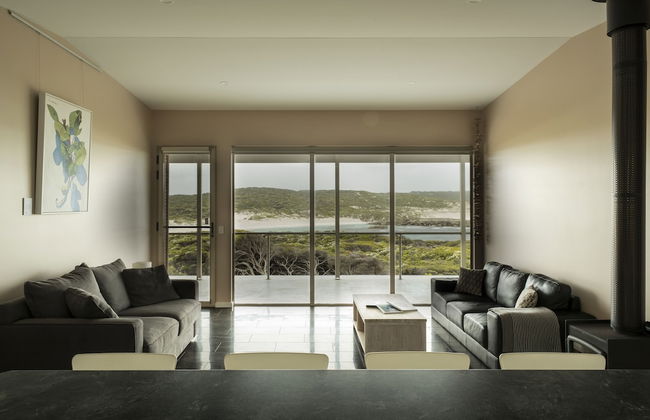 Hanson Bay Wildlife Sanctuary and Cabins - Photo 2