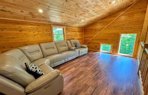 31R Brand new log home on quiet side street in Bethlehem, close to Main Street! 20 min to skiing - Foto 58