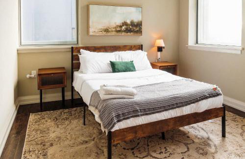 Downtown Luxe 2BR Loft Apt - Sleeps 6-7 - Walkable - Foto 12