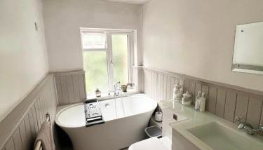 2 Bed Holiday Home with River Views - Foto 2