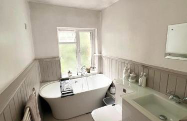 2 Bed Holiday Home with River Views - Photo 2