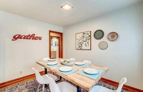 Butterfield Family Friendly Bungalow Northside Indy with Arcade - Foto 2