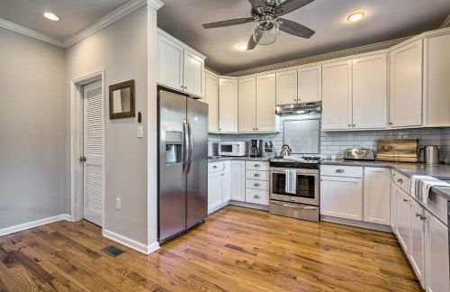 Charming Spring Lake Retreat, 1 Mi to Beach! - Foto 6