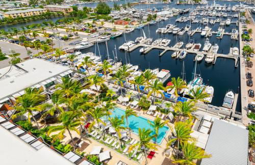 43' Classic Trawler 5 Star Resort Pools, Views, Dining Free Shuttle to Downtown - Photo 16