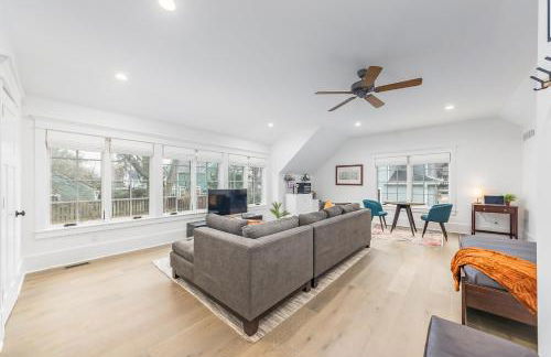 Modern Tudor Style Carriage House - Patio & grill - Foto 8