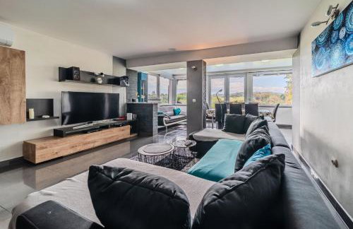 Riverside House with Pool and Hot Tub - Happy Rentals - Foto 5