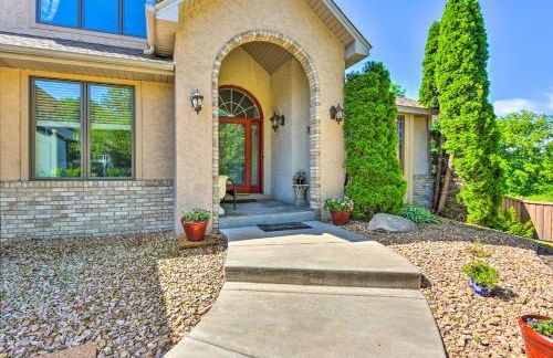 Pet-Friendly Maple Grove Gem with Private Yard! - Foto 34