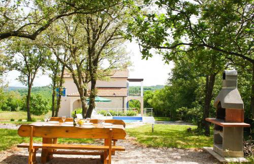 Adorable Villa With Pool & Covered Terrace Surrounded by Nauture - Photo 12