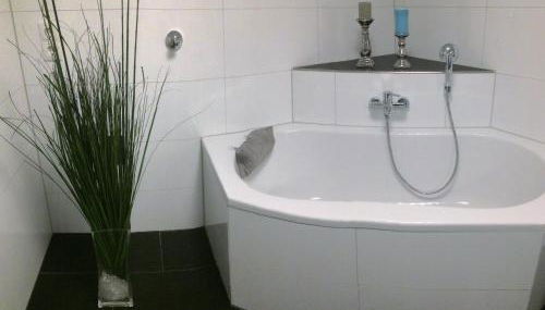 Möbliertes Apartment mit bestem Anschluss - Hangelar Mitte - Foto 5