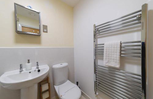 Panoramic Sea-View Family Appartment , Free Parking, Sleeps 6 , Walk to Beach, Station, & Town - Foto 41