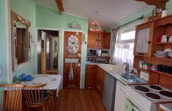 3 Bed Chalet - Sleeps 6 - Parking - Garden - Wifi - Foto 2