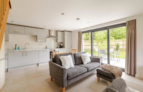 Idyllic village, gateway to the Cotswolds, nr pub - Photo 1