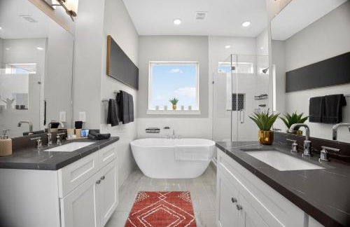 Urban EaDo Retreat - 3BR Townhome w Deck - Foto 29