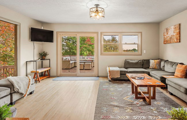 Emerald Bluff by Avantstay Lake Views Deck Fire Pit Game Room - Photo 18