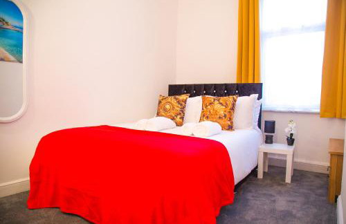 Lucky Home 15 - Near BAE, Docks, Lake District - Ideal for Trade & Family - 2 Bedrooms - One Double Bed in Each Bedroom - Max 4 Guests - Photo 39