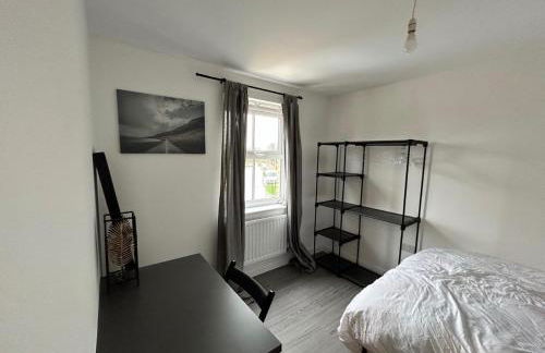 House - Sleeps 8 - Free Parking and Ps5 - Foto 4