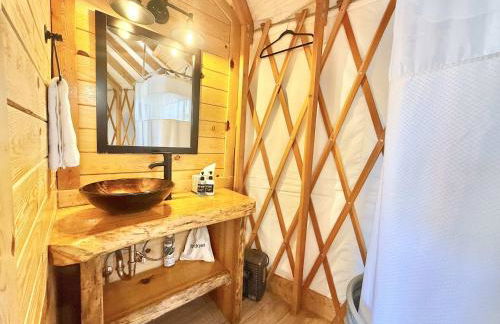 Yurt Overlook #3 with AC and Private Bath 2 Kings - Foto 8