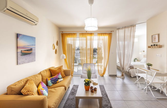 153 NIC - Stay Sunflower Delight Studio - Photo 1