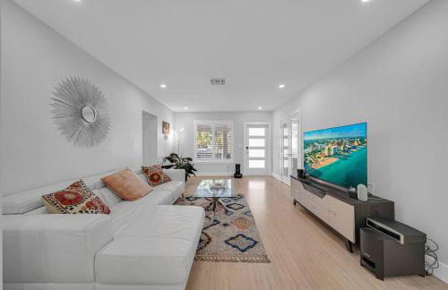 Casa la Miami - Central location Villa with Pool & Gym - Photo 15