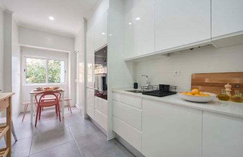 Spacious & Light-Filled 4BR Apartment By TimeColer - Foto 40