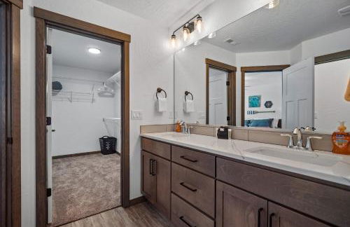 Elk Grove Getaway - Photo 18